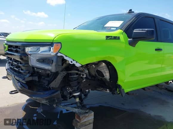 2022 Chevrolet Silverado 1500 RST z VIN 1GCUDEED7NZ585337, wystawiony jako IAAI lot #42092773 z przebiegiem 37 402 mil mil oraz . Historia ofert i sprzedaży dostępna na DreamBid. Obrazek 6.