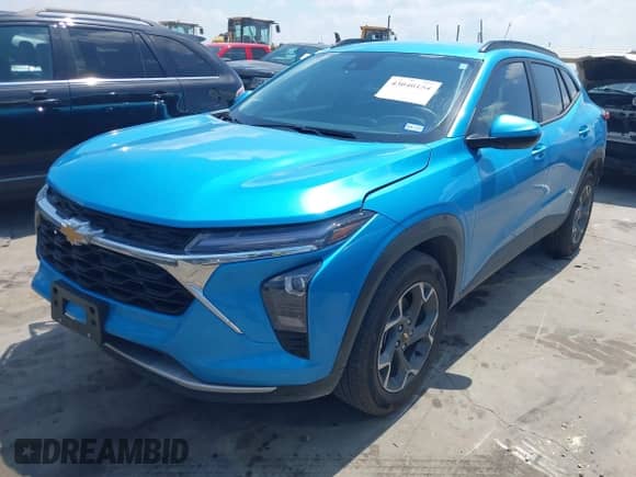 2025 Chevrolet Trax LT с VIN KL77LHEP5SC143888, выставлен на аукционе IAAI как лот 43040154 с пробегом 13 563 миль миль и . История ставок и продаж доступна на DreamBid. Изображение 2.
