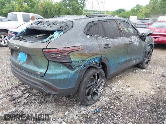 2025 Chevrolet Trax 2RS с VIN KL77LJEP4SC032997, выставлен на аукционе IAAI как лот 42719877 с пробегом 8 806 миль миль и . История ставок и продаж доступна на DreamBid. Изображение 4.