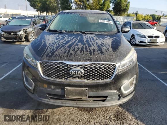 2018 Kia Sorento LX z VIN 5XYPG4A31JG425300, wystawiony jako Copart lot #82003785 z przebiegiem 131 276 mil mil oraz Czysty tytuł • Clean title. Historia ofert i sprzedaży dostępna na DreamBid. Obrazek 5.