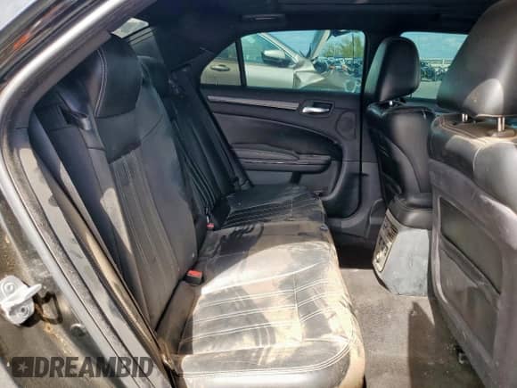 2012 Chrysler 300 S z VIN 2C3CCABG0CH251495, wystawiony jako Copart lot #86177115 z przebiegiem 98 531 mil mil oraz Czysty tytuł • Clean title. Historia ofert i sprzedaży dostępna na DreamBid. Obrazek 10.