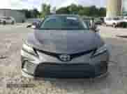 2024 Toyota Camry Hybrid LE z VIN 4T1H31AK4RU077097, wystawiony jako Copart lot #69647975 z przebiegiem 8 582 mil mil oraz Czysty tytuł • Clean title. Historia ofert i sprzedaży dostępna na DreamBid. Obrazek 5.