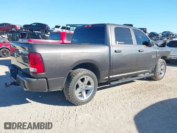 2014 Ram 1500 Express z VIN 3C6RR6KT0EG324163, wystawiony jako IAAI lot #43456901 z przebiegiem 206 685 mil mil oraz . Historia ofert i sprzedaży dostępna na DreamBid. Obrazek 4.