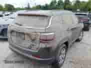 2019 Jeep Compass Latitude z VIN 3C4NJDBB5KT689600, wystawiony jako IAAI lot #43019885 z przebiegiem Nie podano mil oraz . Historia ofert i sprzedaży dostępna na DreamBid. Obrazek 4.