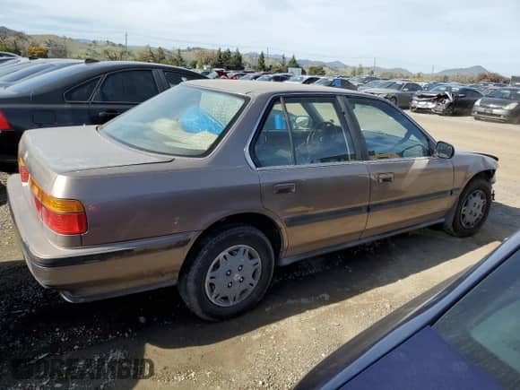 1990 Honda Accord LX z VIN JHMCB7659LC064137, wystawiony jako Copart lot #45761615 z przebiegiem 382 195 mil mil oraz Nie do naprawy • Non repairable. Historia ofert i sprzedaży dostępna na DreamBid. Obrazek 3.