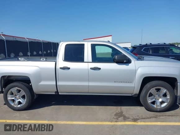 2017 Chevrolet Silverado 1500 Custom с VIN 1GCRCPEC6HZ290147, выставлен на аукционе IAAI как лот 42013613 с пробегом 179 079 миль миль и . История ставок и продаж доступна на DreamBid. Изображение 13.