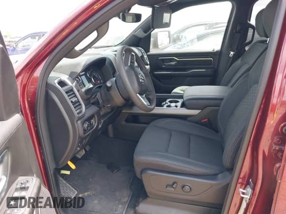 2025 Ram 1500 Big Horn z VIN 1C6RRFFG1SN509435, wystawiony jako IAAI lot #42658494 z przebiegiem 8 021 mil mil oraz . Historia ofert i sprzedaży dostępna na DreamBid. Obrazek 5.