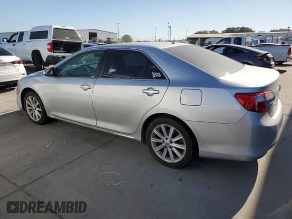 2014 Toyota Camry SE with VIN 4T1BK1FK8EU545053, listed as a Copart auction lot 69780095 with 230,318 mi miles and Salvage title. Bid and sale history available at DreamBid. Image 2.