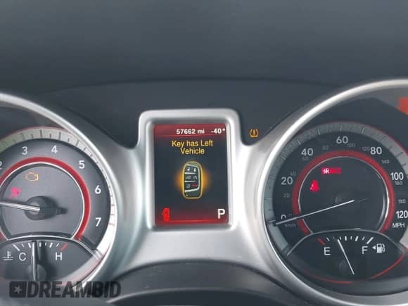 2019 Dodge Journey SE z VIN 3C4PDCBB3KT810618, wystawiony jako IAAI lot #42873612 z przebiegiem 57 662 mil mil oraz . Historia ofert i sprzedaży dostępna na DreamBid. Obrazek 7.