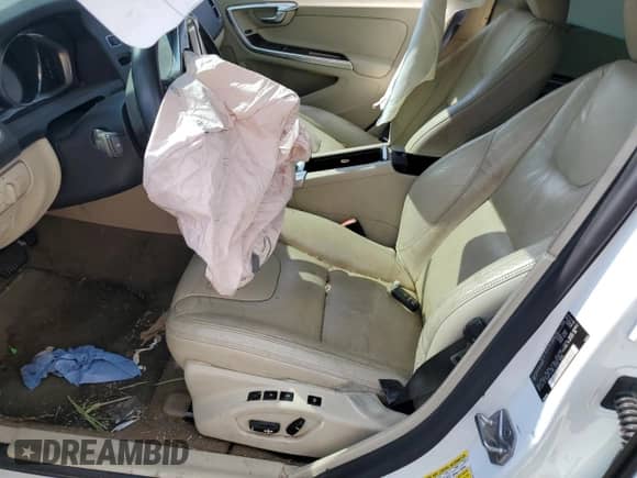 2014 Volvo S60 T5 с VIN YV1612FS6E1295211, выставлен на аукционе Copart как лот 68527425 с пробегом Не указан миль и Списание • Salvage title. История ставок и продаж доступна на DreamBid. Изображение 7.