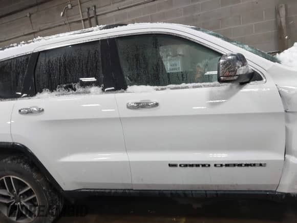 2022 Jeep Grand Cherokee Limited with VIN 1C4RJFBG8NC165785, listed as a IAAI auction lot 41608703 with 24,597 mi miles and . Bid and sale history available at DreamBid. Image 13.
