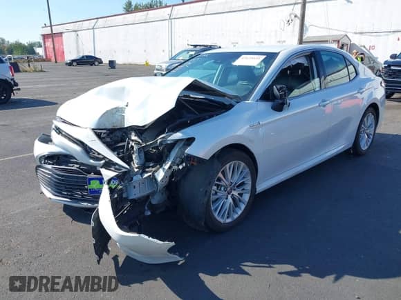 2020 Toyota Camry Hybrid XLE z VIN 4T1F31AK1LU541672, wystawiony jako IAAI lot #43125531 z przebiegiem 207 911 mil mil oraz . Historia ofert i sprzedaży dostępna na DreamBid. Obrazek 17.