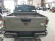 2024 Nissan Frontier SV z VIN 1N6ED1EJ7RN656324, wystawiony jako IAAI lot #42953164 z przebiegiem 12 085 mil mil oraz . Historia ofert i sprzedaży dostępna na DreamBid. Obrazek 16.