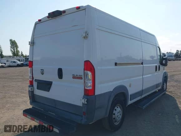 2016 Ram ProMaster Cargo z VIN 3C6TRVDG7GE128770, wystawiony jako IAAI lot #42604865 z przebiegiem 131 183 mil mil oraz . Historia ofert i sprzedaży dostępna na DreamBid. Obrazek 6.