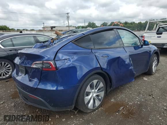 2020 Tesla Model Y Long Range with VIN 5YJYGDEE2LF015602, listed as a Copart auction lot 67719774 with Not provided miles and Salvage title. Bid and sale history available at DreamBid. Image 3.
