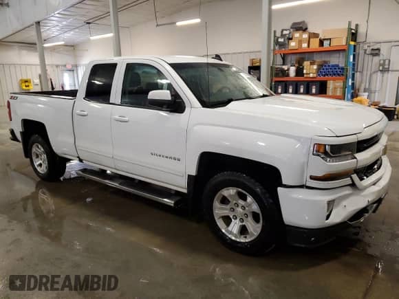 2019 Chevrolet Silverado 1500 LT with VIN 2GCVKPEC0K1121047, listed as a Copart auction lot 62686015 with 109,745 mi miles and Salvage title. Bid and sale history available at DreamBid. Image 4.