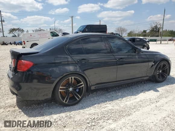 2015 BMW M3 z VIN WBS3C9C52FP804079, wystawiony jako Copart lot #80281165 z przebiegiem 60 526 mil mil oraz Nie do naprawy • Non repairable. Historia ofert i sprzedaży dostępna na DreamBid. Obrazek 3.