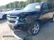 2019 Chevrolet Tahoe LT z VIN 1GNSKBKC0KR392652, wystawiony jako IAAI lot #43247964 z przebiegiem 45 218 mil mil oraz . Historia ofert i sprzedaży dostępna na DreamBid. Obrazek 6.