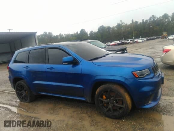 2018 Jeep Grand Cherokee Trackhawk z VIN 1C4RJFN99JC332825, wystawiony jako IAAI lot #43058737 z przebiegiem 67 252 mil mil oraz . Historia ofert i sprzedaży dostępna na DreamBid. Obrazek 13.