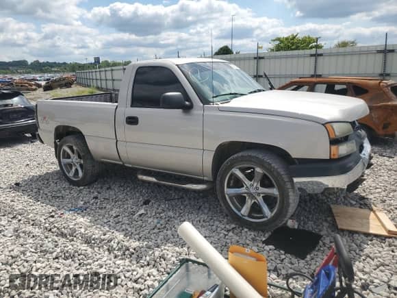 2006 Chevrolet Silverado 1500 Work Truck с VIN 3GCEK14V06G190270, выставлен на аукционе Copart как лот 69216335 с пробегом 110 347 миль миль и Списание • Salvage title. История ставок и продаж доступна на DreamBid. Изображение 4.