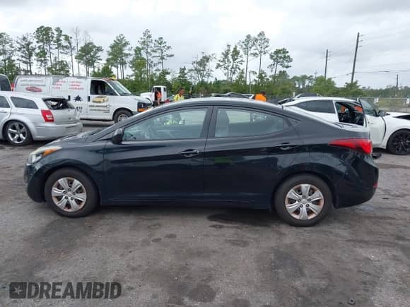 2016 Hyundai Elantra SE z VIN 5NPDH4AE7GH766624, wystawiony jako IAAI lot #43386190 z przebiegiem 200 577 mil mil oraz . Historia ofert i sprzedaży dostępna na DreamBid. Obrazek 14.