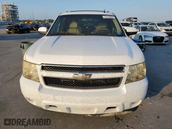 2009 Chevrolet Suburban 1LT z VIN 1GNFC26J09R147755, wystawiony jako Copart lot #72418304 z przebiegiem 239 660 mil mil oraz Szkoda całkowita • Salvage title. Historia ofert i sprzedaży dostępna na DreamBid. Obrazek 5.