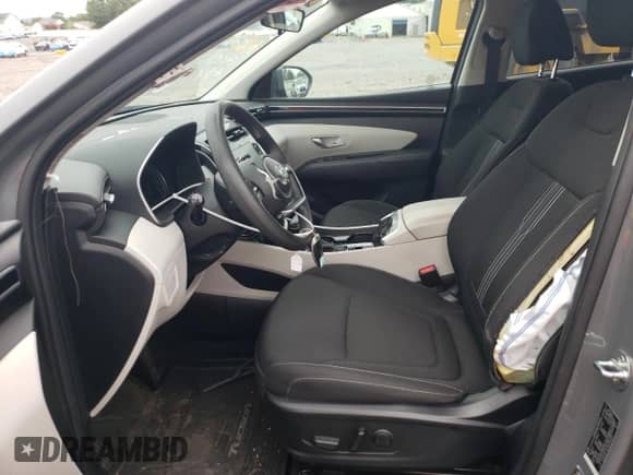 2024 Hyundai Tucson SEL z VIN 5NMJBCDE0RH399639, wystawiony jako Copart lot #68722375 z przebiegiem 56 774 mil mil oraz Szkoda całkowita • Salvage title. Historia ofert i sprzedaży dostępna na DreamBid. Obrazek 7.