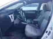 2019 Toyota Corolla XLE z VIN 5YFBURHE8KP909761, wystawiony jako Copart lot #54920985 z przebiegiem 65 600 mil mil oraz Szkoda całkowita • Salvage title. Historia ofert i sprzedaży dostępna na DreamBid. Obrazek 7.