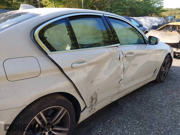 2021 BMW 5 Series 540i xDrive with VIN WBA73BJ09MWX25421, listed as a IAAI auction lot 43141798 with 44,389 mi miles and . Bid and sale history available at DreamBid. Image 6.