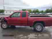 2011 Chevrolet Colorado 1LT z VIN 1GCJTCF9XB8136112, wystawiony jako IAAI lot #42641013 z przebiegiem 117 562 mil mil oraz . Historia ofert i sprzedaży dostępna na DreamBid. Obrazek 14.