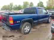 2001 Chevrolet Silverado 1500 LS z VIN 1GCEK19T51E176744, wystawiony jako IAAI lot #43271420 z przebiegiem 226 691 mil mil oraz . Historia ofert i sprzedaży dostępna na DreamBid. Obrazek 4.