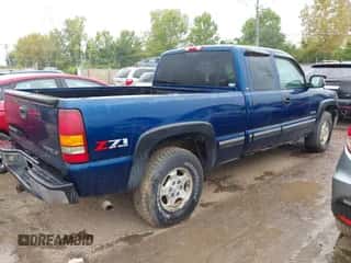 2001 Chevrolet Silverado 1500 LS z VIN 1GCEK19T51E176744, wystawiony jako IAAI lot #43271420 z przebiegiem 226 691 mil mil oraz . Historia ofert i sprzedaży dostępna na DreamBid. Obrazek 4.