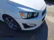 2013 Chevrolet Sonic RS z VIN 1G1JH6SB5D4146819, wystawiony jako IAAI lot #41742164 z przebiegiem 185 401 mil mil oraz . Historia ofert i sprzedaży dostępna na DreamBid. Obrazek 6.