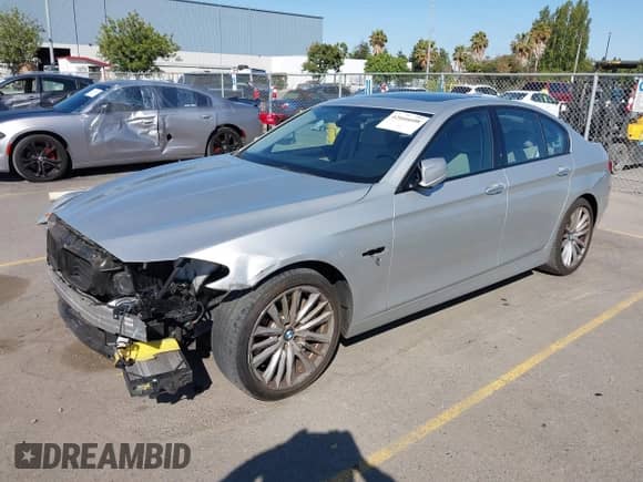 2011 BMW 5 Series 550i z VIN WBAFR9C53BDE81790, wystawiony jako IAAI lot #42666608 z przebiegiem 57 741 mil mil oraz . Historia ofert i sprzedaży dostępna na DreamBid. Obrazek 18.