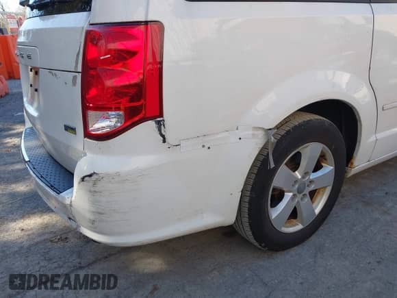 2013 Dodge Grand Caravan SE with VIN 2C4RDGBG0DR811629, listed as a IAAI auction lot 43381534 with 84,399 mi miles and . Bid and sale history available at DreamBid. Image 6.