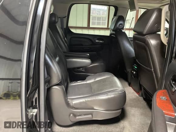 2008 Cadillac Escalade z VIN 1GYFC66878R210095, wystawiony jako Copart lot #80083654 z przebiegiem 128 330 mil mil oraz Czysty tytuł • Clean title. Historia ofert i sprzedaży dostępna na DreamBid. Obrazek 6.