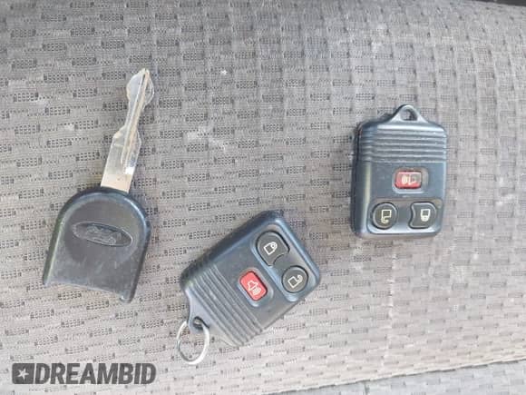 2010 Ford F-150 XL z VIN 1FTFX1EV5AFC15131, wystawiony jako IAAI lot #43485919 z przebiegiem 171 956 mil mil oraz . Historia ofert i sprzedaży dostępna na DreamBid. Obrazek 11.