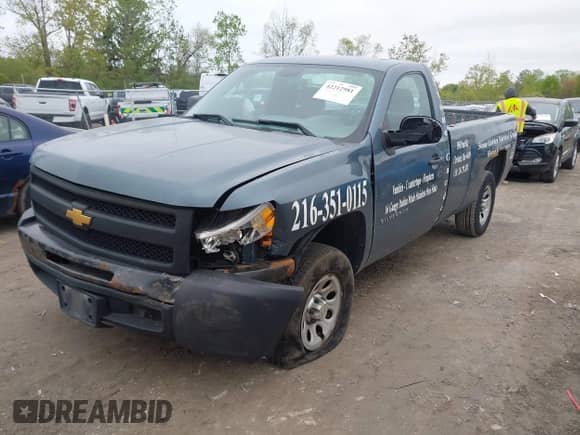 2013 Chevrolet Silverado 1500 Work Truck z VIN 1GCNCPEX8DZ190353, wystawiony jako IAAI lot #42212981 z przebiegiem 167 673 mil mil oraz . Historia ofert i sprzedaży dostępna na DreamBid. Obrazek 17.