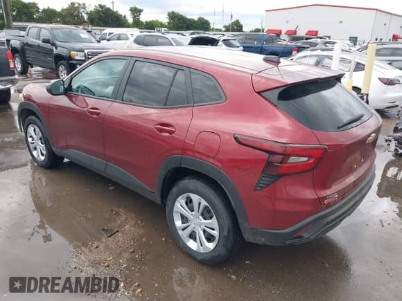2025 Chevrolet Trax LS с VIN KL77LFEP4SC002055, выставлен на аукционе IAAI как лот 42483662 с пробегом 57 530 миль миль и . История ставок и продаж доступна на DreamBid. Изображение 3.