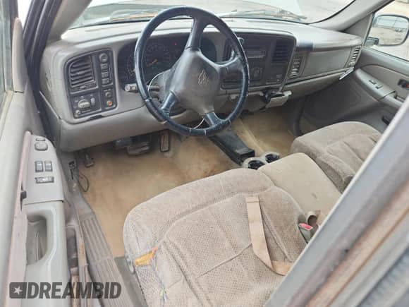 1999 Chevrolet Silverado 1500 LS with VIN 2GCEK19T1X1290279, listed as a Copart auction lot 81152175 with 298,379 mi miles and Salvage title. Bid and sale history available at DreamBid. Image 8.