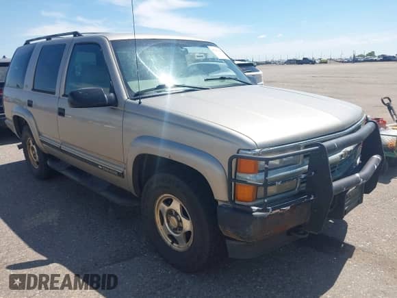 2000 Chevrolet Tahoe Z71 with VIN 1GNEK13R0YR149121, listed as a IAAI auction lot 42707035 with 289,219 mi miles and . Bid and sale history available at DreamBid. Image 1.
