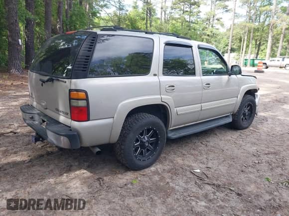 2005 Chevrolet Tahoe LS z VIN 1GNEK13T45J167997, wystawiony jako IAAI lot #42298160 z przebiegiem 142 981 mil mil oraz . Historia ofert i sprzedaży dostępna na DreamBid. Obrazek 4.