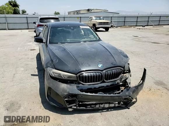 2023 BMW 3 Series 330e xDrive z VIN 3MW39FS04P8D10622, wystawiony jako Copart lot #62237745 z przebiegiem Nie podano mil oraz Szkoda całkowita • Salvage title. Historia ofert i sprzedaży dostępna na DreamBid. Obrazek 13.