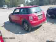 2012 MINI Hardtop z VIN WMWSU3C59CT542932, wystawiony jako IAAI lot #43251120 z przebiegiem 175 000 mil mil oraz . Historia ofert i sprzedaży dostępna na DreamBid. Obrazek 3.
