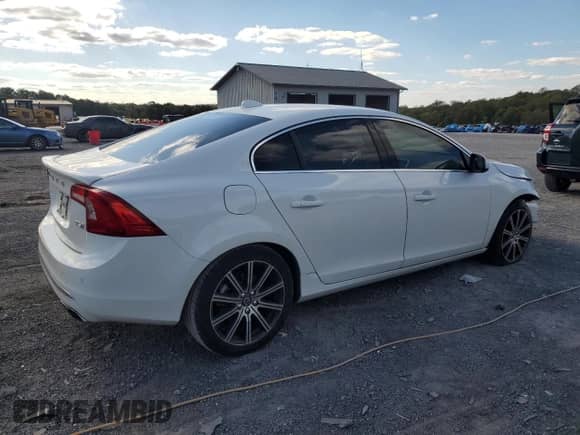 2017 Volvo S60 Inscription with VIN LYV402HK8HB195198, listed as a Copart auction lot 86062435 with 69,737 mi miles and Salvage title. Bid and sale history available at DreamBid. Image 3.