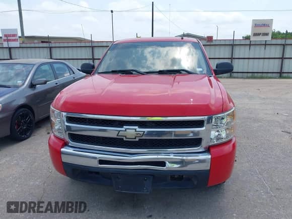 2011 Chevrolet Silverado 1500 LT z VIN 1GCRCSEA6BZ180465, wystawiony jako IAAI lot #42301380 z przebiegiem 80 825 mil mil oraz . Historia ofert i sprzedaży dostępna na DreamBid. Obrazek 12.