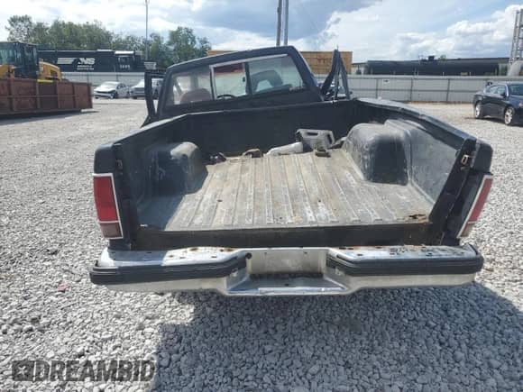 1992 Chevrolet S-10 с VIN 1GCCS14Z3N2110722, выставлен на аукционе Copart как лот 70496455 с пробегом 220 522 миль миль и На запчасти • Non repairable. История ставок и продаж доступна на DreamBid. Изображение 6.
