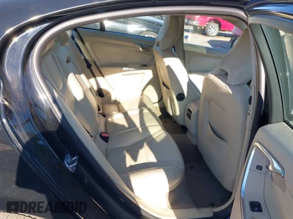 2014 Volvo S60 T5 с VIN YV1612FS7E2277276, выставлен на аукционе IAAI как лот 43080885 с пробегом 135 400 миль миль и . История ставок и продаж доступна на DreamBid. Изображение 8.