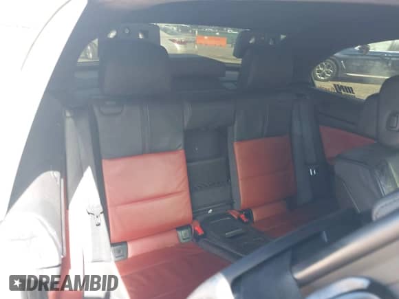 2011 BMW M3 z VIN WBSDX9C53BE783824, wystawiony jako IAAI lot #42284726 z przebiegiem 2 mil mil oraz . Historia ofert i sprzedaży dostępna na DreamBid. Obrazek 8.