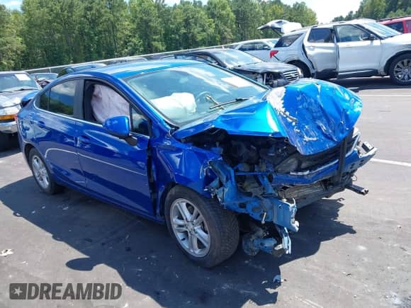 2018 Chevrolet Cruze LT с VIN 1G1BE5SM5J7245238, выставлен на аукционе IAAI как лот 43090573 с пробегом 105 456 миль миль и . История ставок и продаж доступна на DreamBid. Изображение 1.